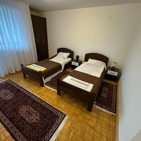 Apartment Share ซาราเยโว ภายนอก รูปภาพ